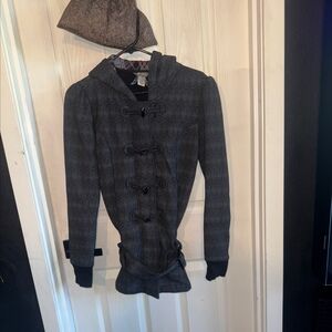 Split size small hooded jacket